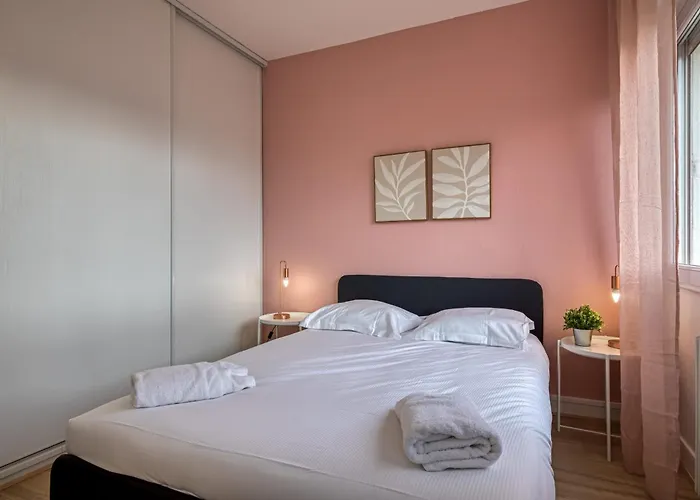 Апартаменти La Des 3 Tours Spacieux 3 *